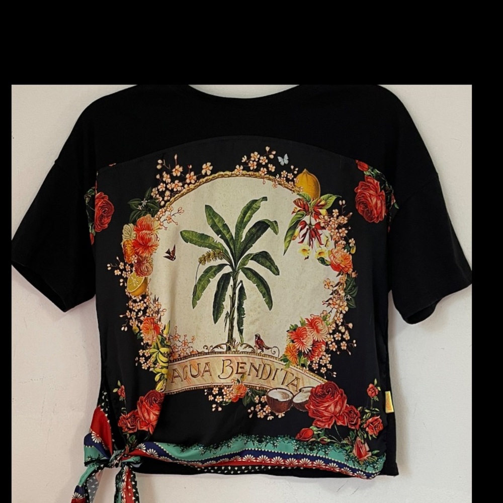 Agua Bendita crop top with tie.